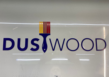 Logo frézované z plastu